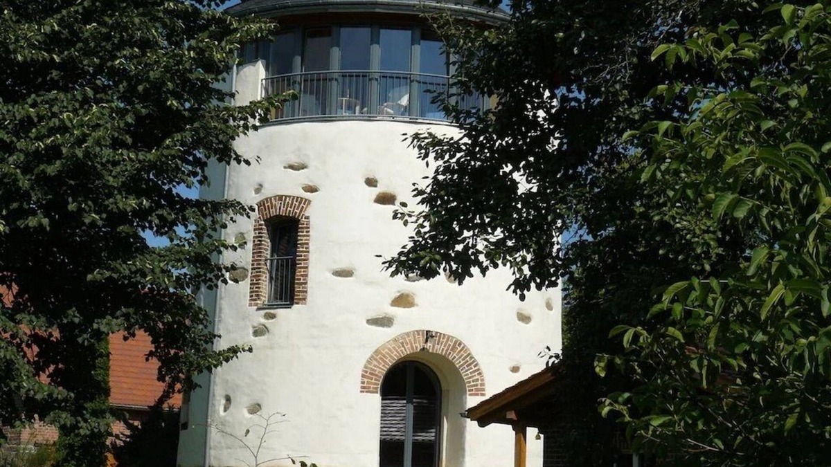 Konigshain House | Königshain Windmühlenhof (mill tower)
