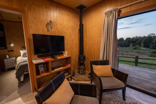 Waimate North House | Kūkū Kabin - Waimate North Eco Holiday Cabin