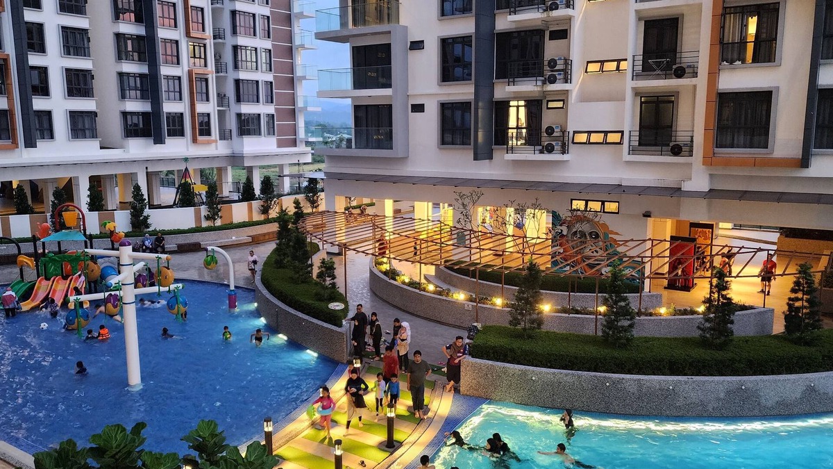 Penampang House | K Avenue with PS5, Pool View, Kids Playground and Private Balcony