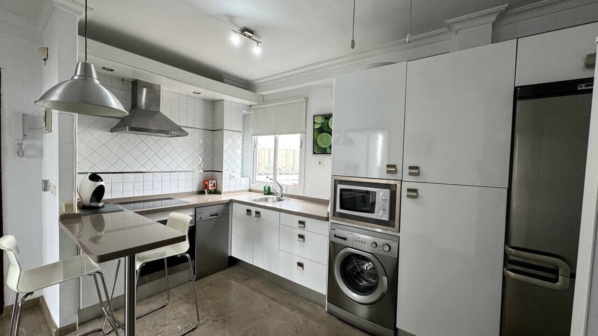 San Pablo D y E Apartment | K.C 727 - Apartment near the train station great location