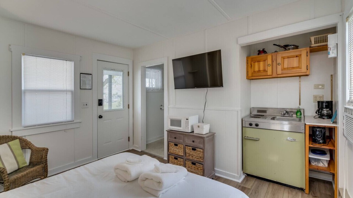 Clayton Apartment | K's Motel with Stunning St. Lawrence River Views - Room 2