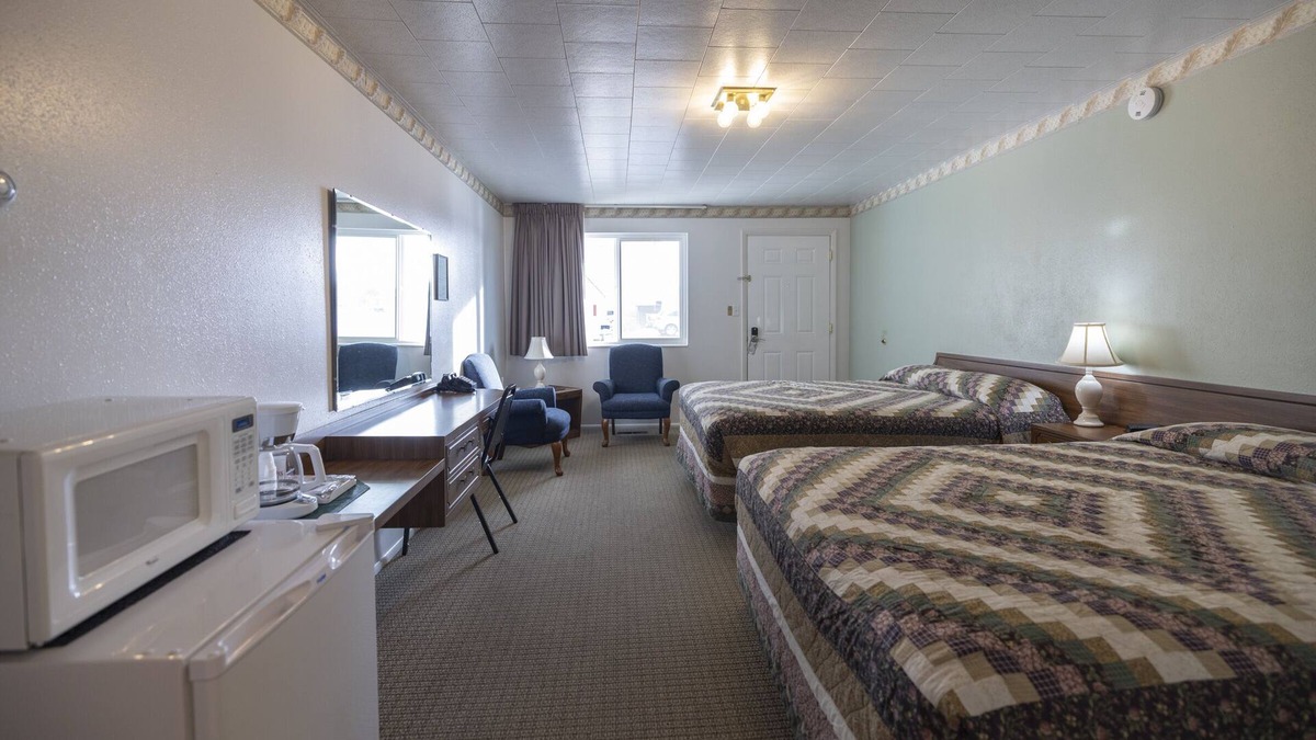 Frontier House | KABINO: Fossil Butte Motel #02 2QueenBeds A/C Mini Fridge Microwave Cable Wifi