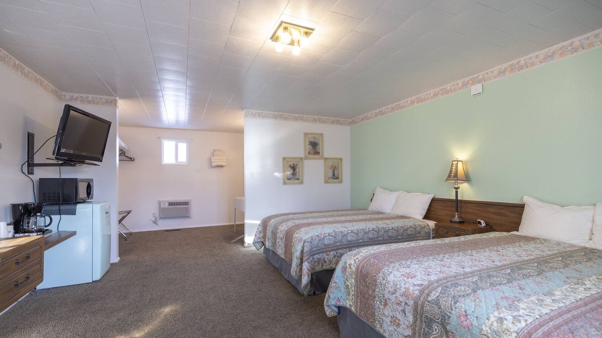 Frontier House | KABINO: Fossil Butte Motel #05 2QueenBeds A/C Mini Fridge Microwave Cable Wifi