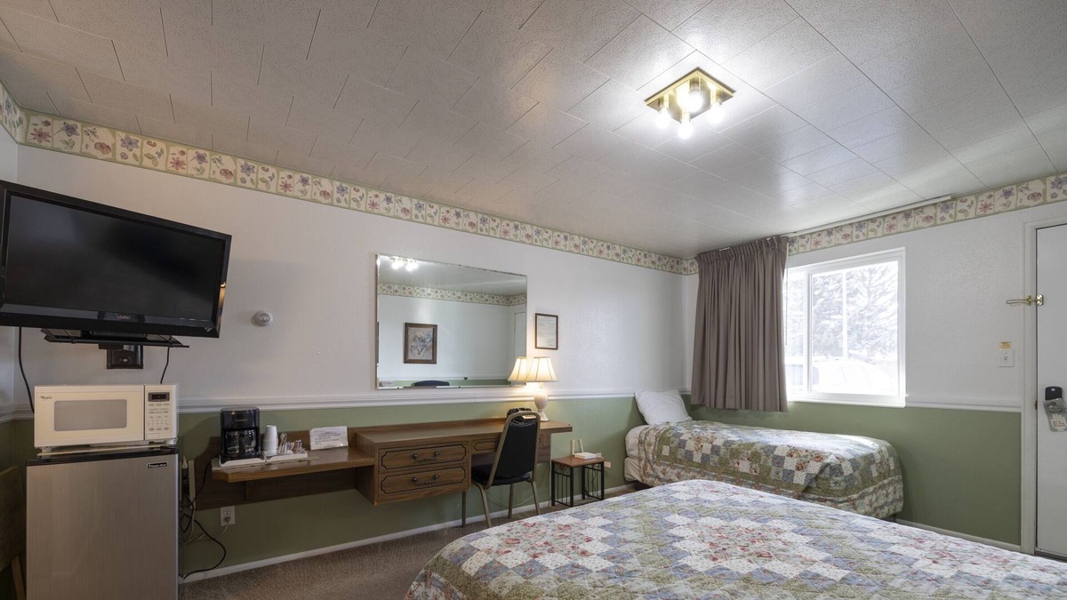 Frontier House | KABINO: Fossil Butte Motel #11 King A/C Mini Fridge Microwave Cable Wifi