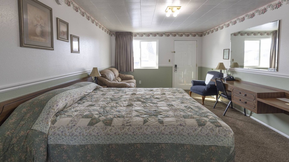 Frontier House | KABINO: Fossil Butte Motel #14 King A/C Mini Fridge Microwave Cable Wifi