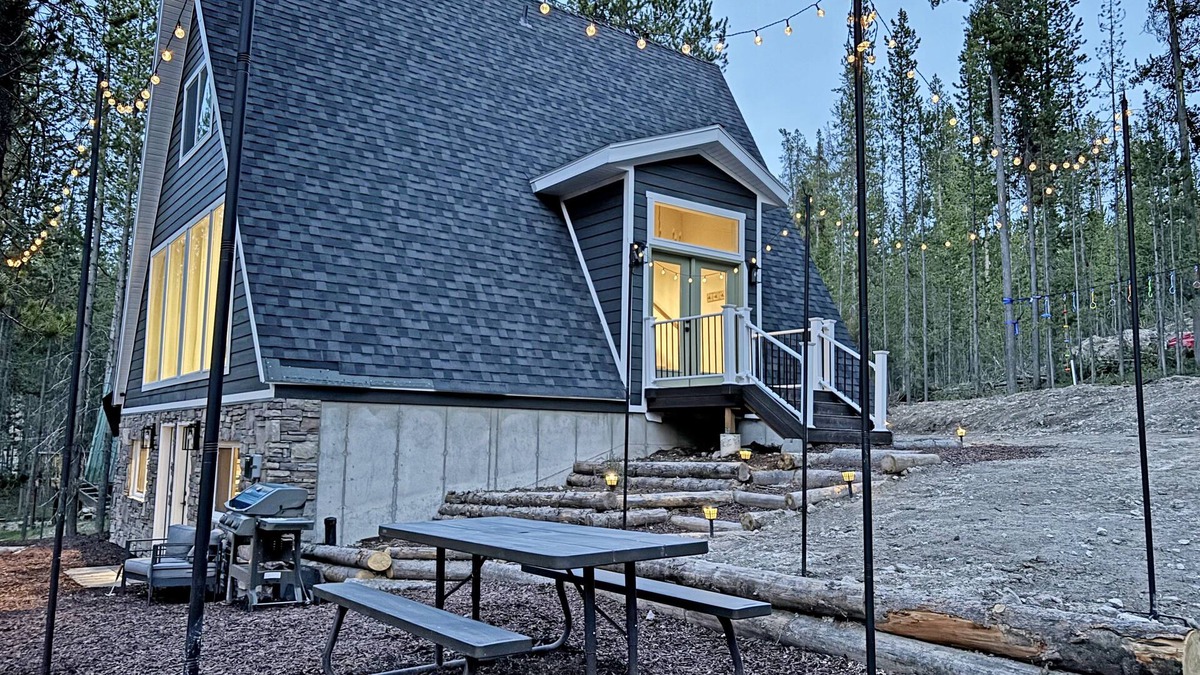 Island Park Cabin | KABINO: Hot Tub,Nestled in the Woods, Arcade Game, Fire Pit, WiFi