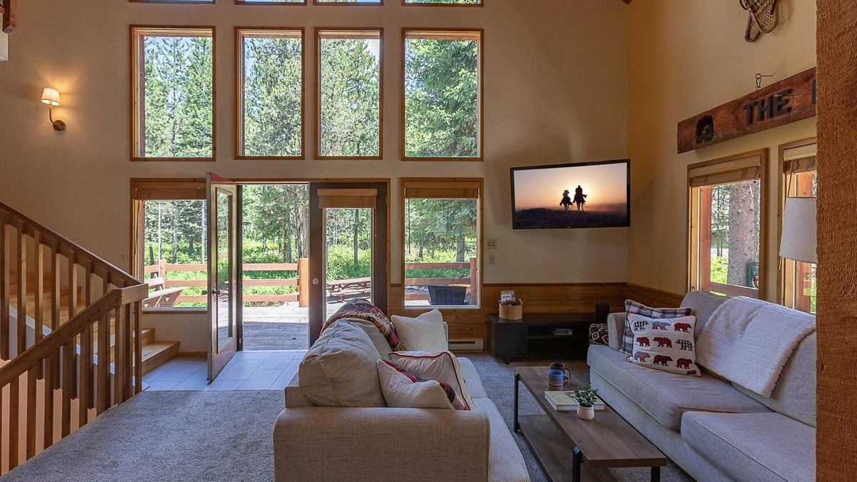 Alpine Northeast House | KABINO: New! Snowmobiling ATV Trails Nearby Rivers Yellowstone Grand Tetons Jackson Free Wifi
