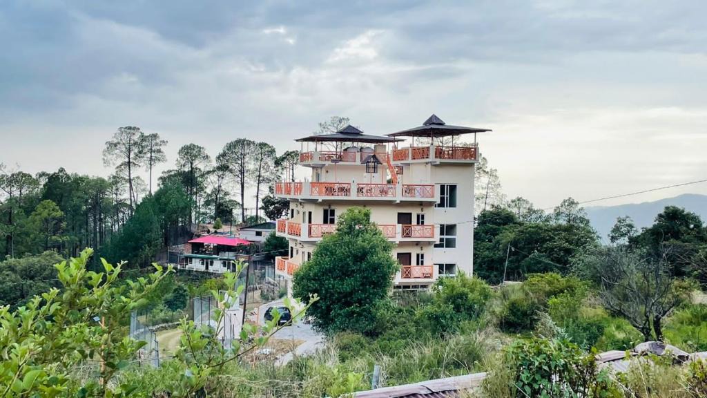 Lansdowne House | Kafal Gates