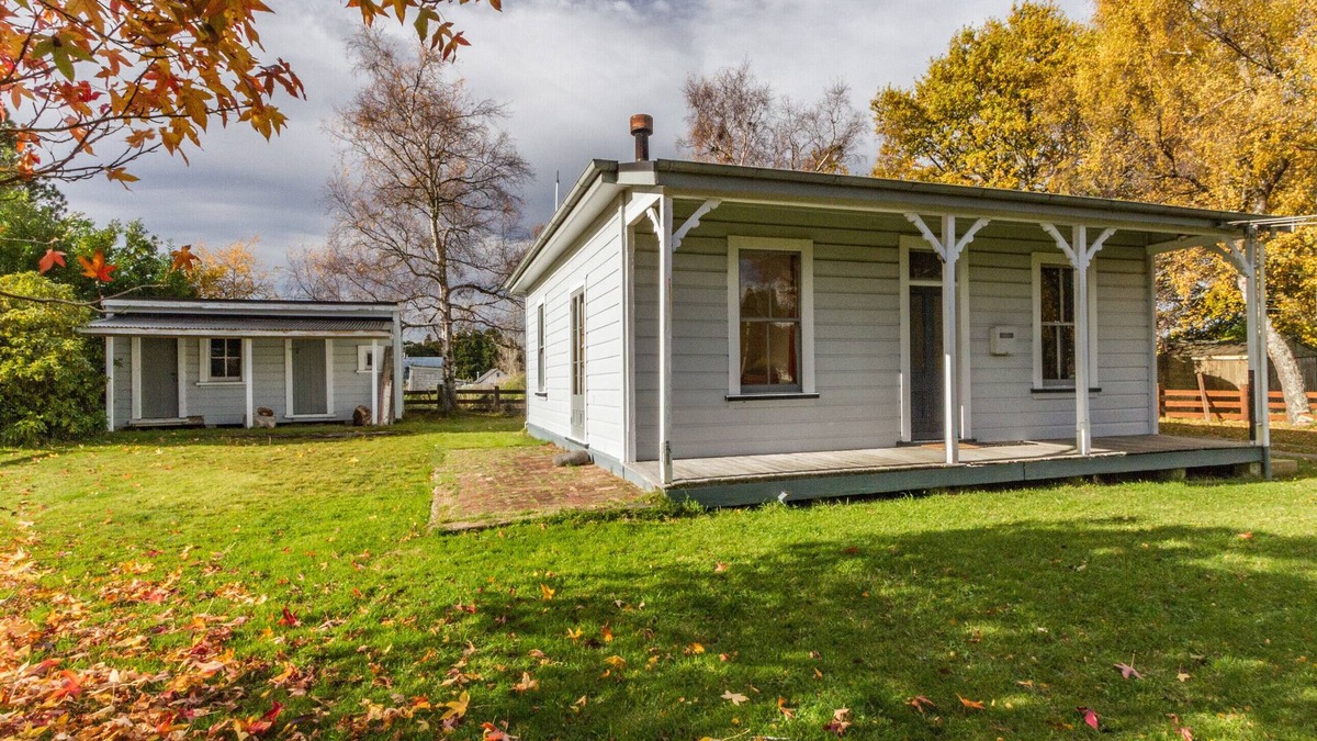Rangataua House | Kaha Cottage - Rangataua Holiday Home
