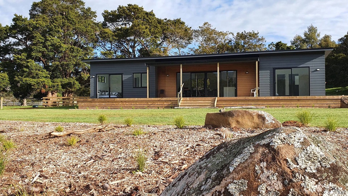 Kaihu Other | Kai Iwi lakes 12km Dargaville 28 km nFarm House sleeps 6 adults 2 children