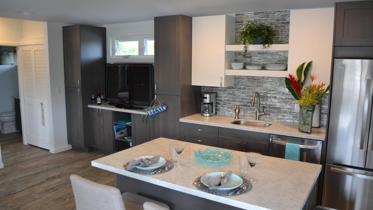 Kailua Apartment | 'Kailua Lani Suite' short walk to Kailua Beach. Air conditioned and private.