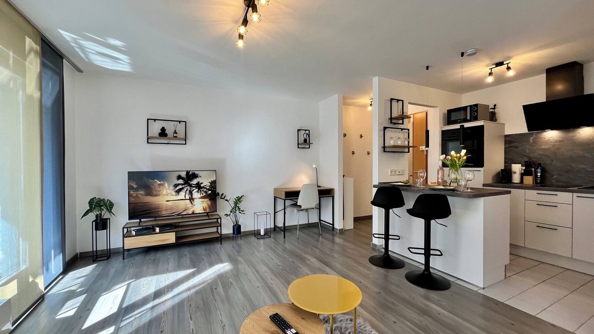 Innenstadt-West Apartment | Kaiser-CITY-Apartment | city center | 2 rooms | balcony | Smart-TV