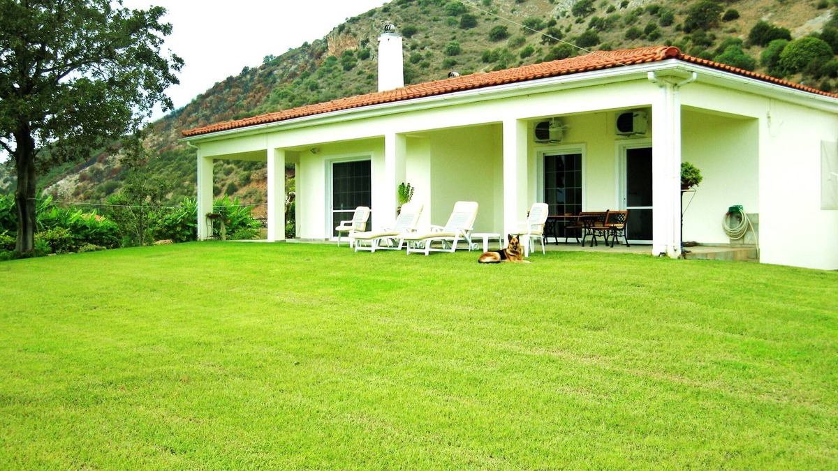 Larissos Villa | Kalogria West Peloponnese "VILLA ΜΑΝOLIA "