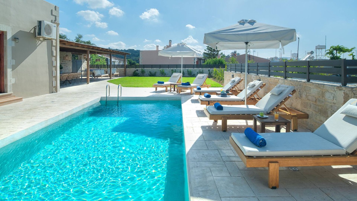 Dafni Villa | Kalypso Villa, Ideal for big families & friends! Walking distance to amenities!