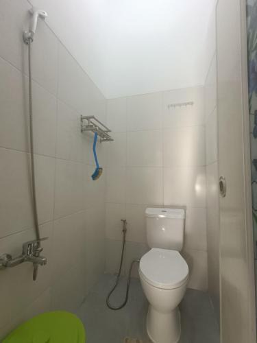 Gombong Hostel | Kamar Kost AC Luas Tengah Kota