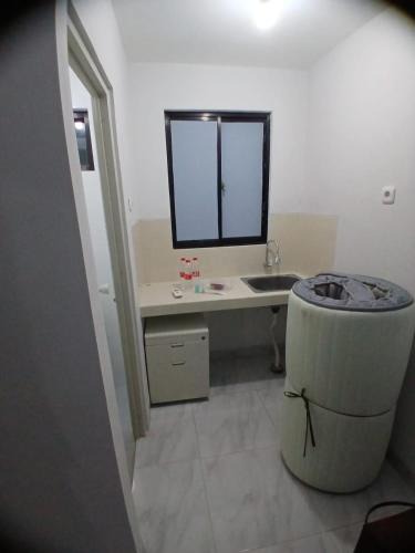 Gombong Hostel | Kamar Kost AC Mezanine