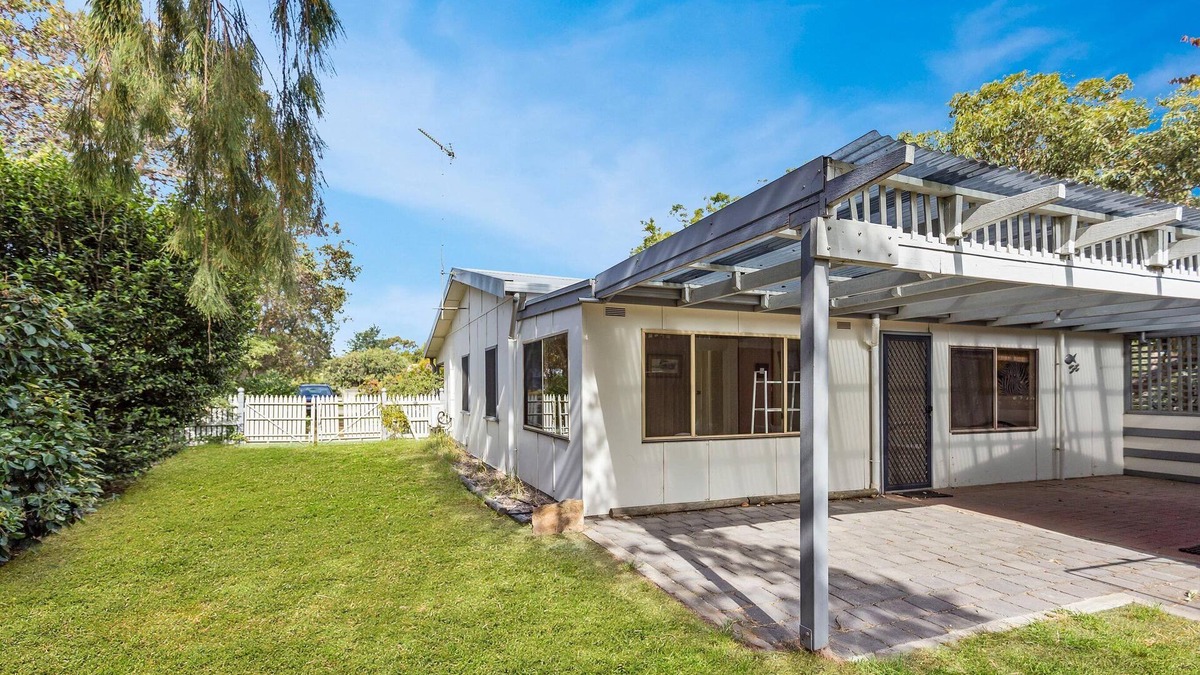 Raymond Island House | Kambera House - Quaint 3 bedroom holiday accommodation close to the water