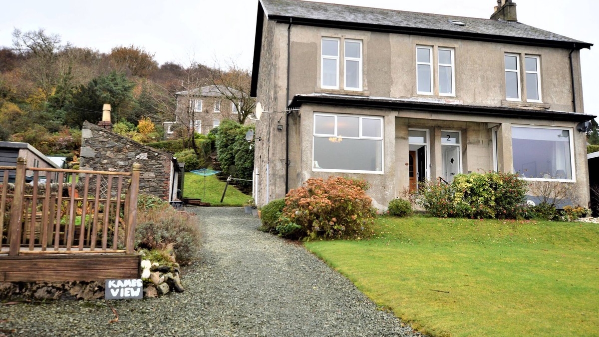 Tighnabruaich Apartment | Kames View, shore front location, ground floor, wood burning fire, sleeps 4