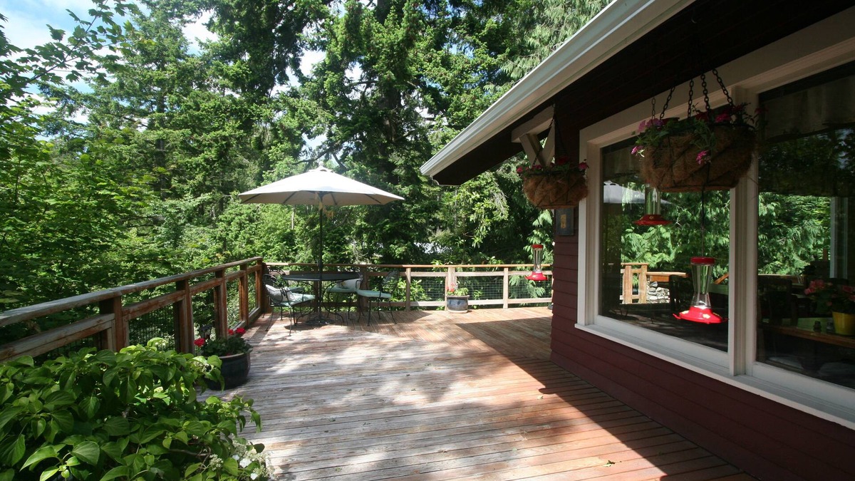 Eastsound Bed & Breakfast | Kangaroo House B&B on Orcas Island