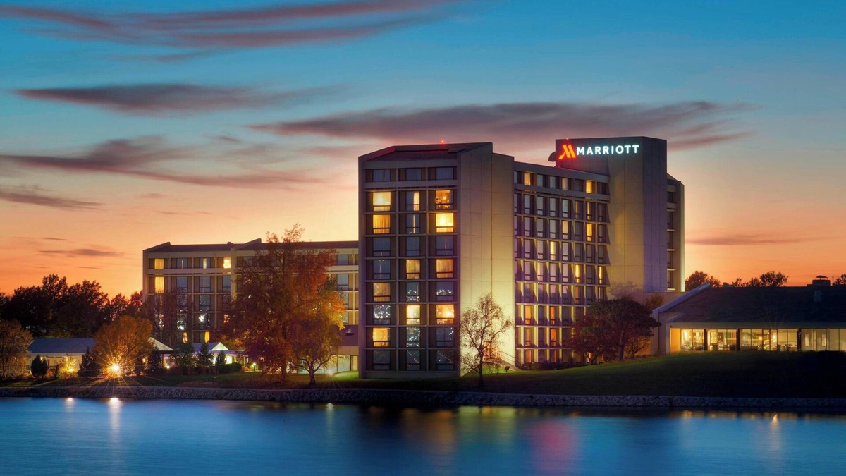 Waldron Hotel | Kansas City Airport Marriott