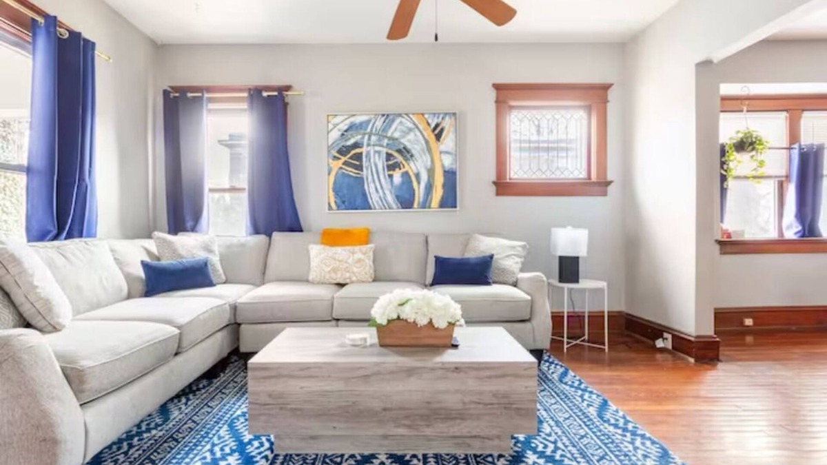 South Hyde Park House | Kansas City Historic Getaway: 5★ Location, Royal Beds, Game Room, BBQ & Fire Pit