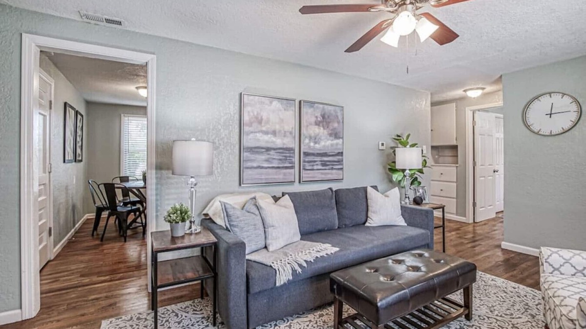 Raytown House | Kansas City Rim: 3bd/1ba house