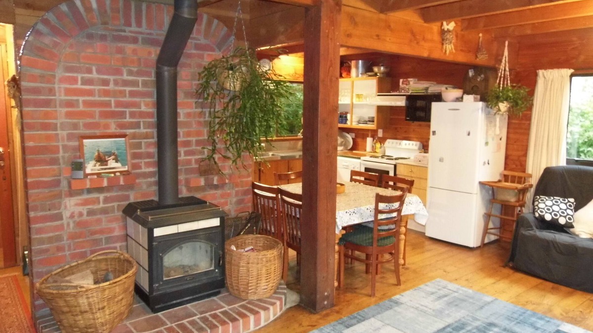 Marahau Cottage | KARAKA holiday cottage on the door step of the ABEL TASMAN NATIONAL PARK