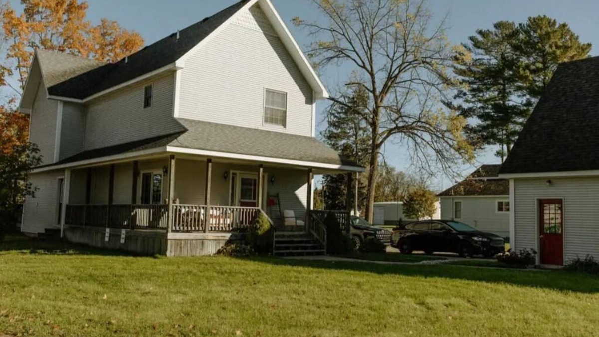 Tawas City House | Karen’s River Bend! 0.5 miles away from beach!