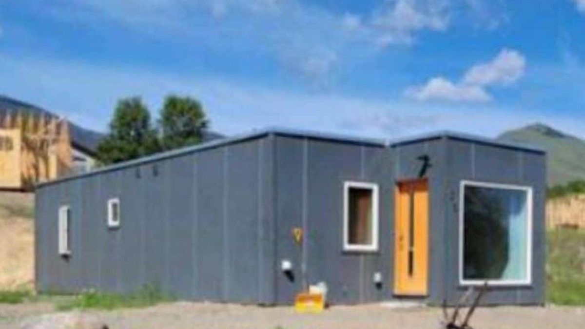 Salmon House | KarKens Container Home