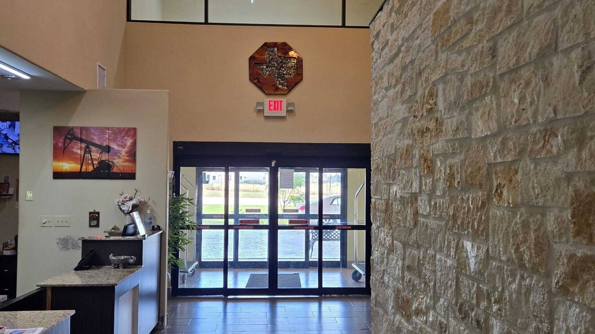 Karnes City Hotel | Karnes City Lodge