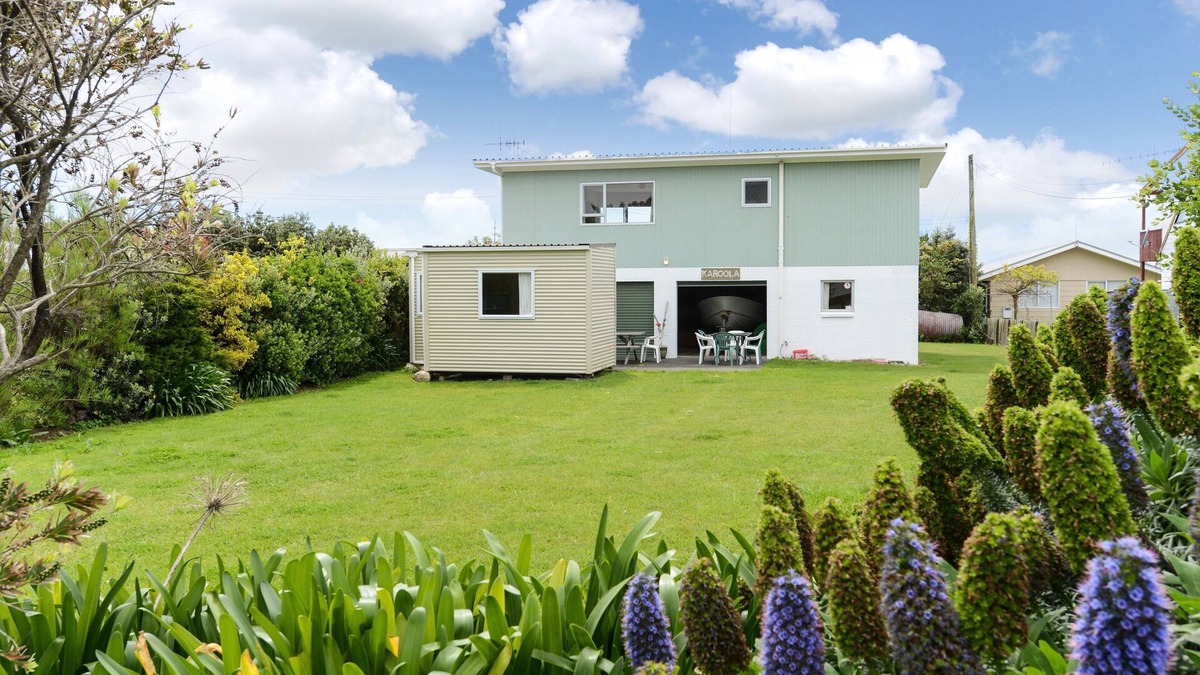 Waimarama Cottage | Karoola - Waimarama Bach
