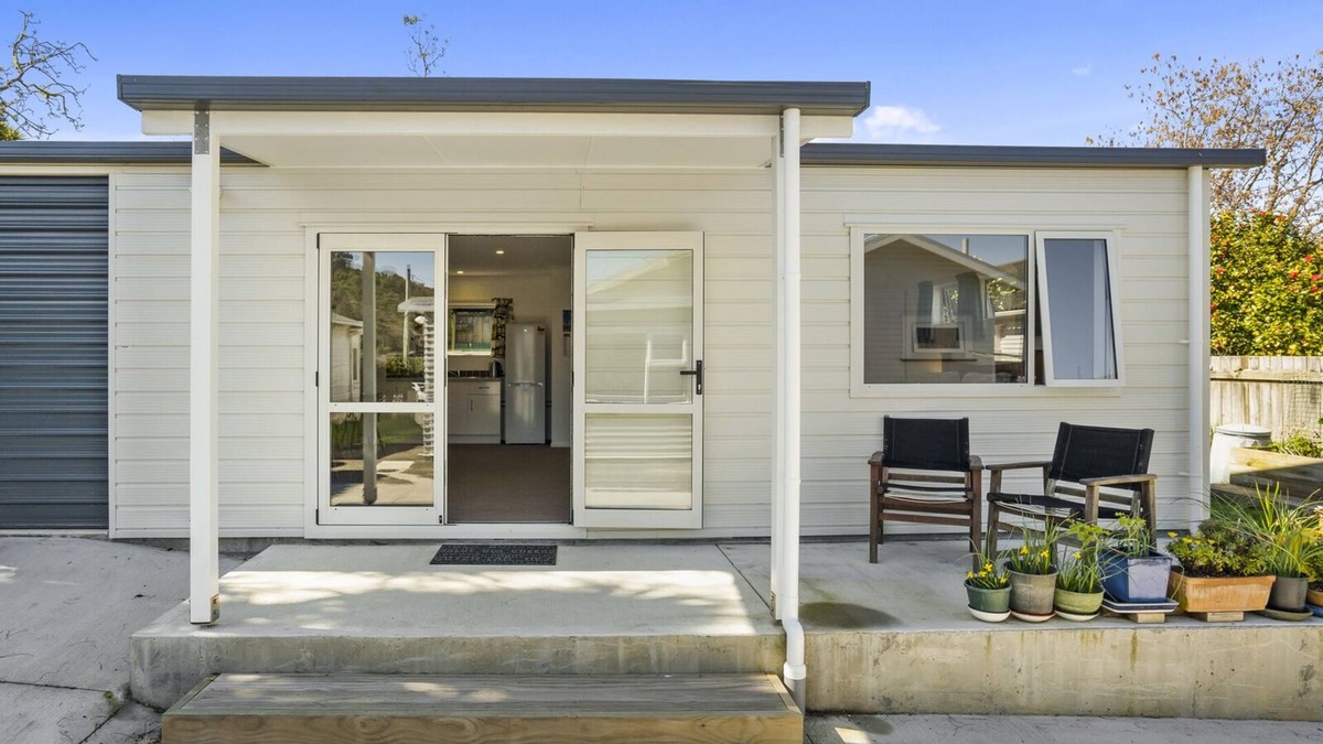 Karori House | Karori Kabin - Karori Holiday Home