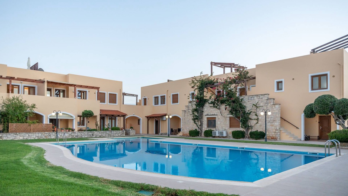 Karoti Apartment | Karoti 3- 3 bedrooms in a complex with shared pool