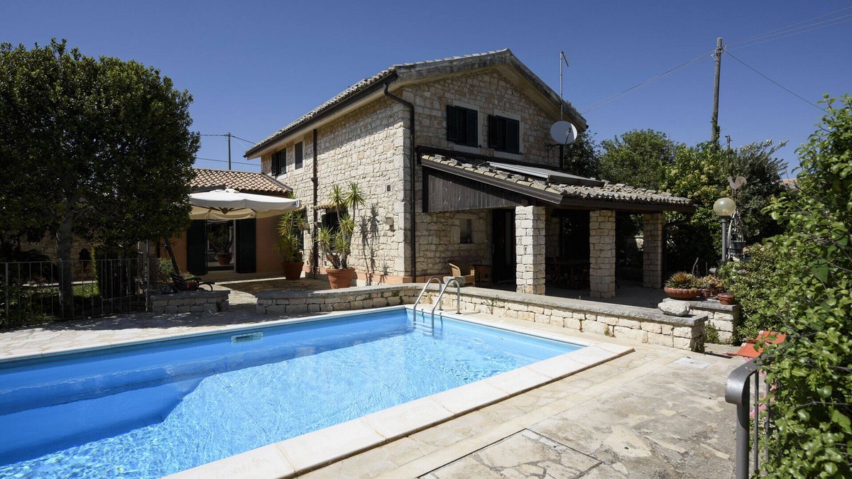 Modica House | Karrua House cottage with pool in Modica
