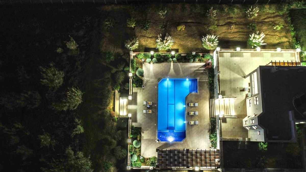 Filaki Villa | Karyo Villa,- 4bd, 3min On Foot From The Beach!