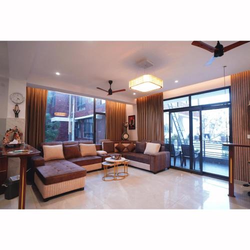 Khattalwada Apartment | Kasauli Hill Crest By Xaria luxury 3Bed 2Bedroom