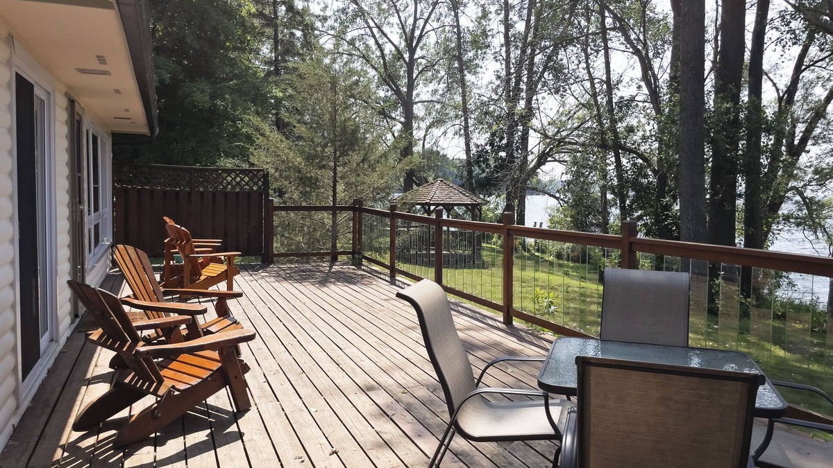 Bongard Cottage | Kat's Cradle Cottage in Prince Edward County. Waterfront on the Reach!