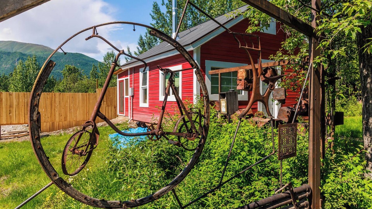 Chitina Cottage | Kate Kennedy House, 1920's Madam's home; Step into 1920 in this unique Cottage