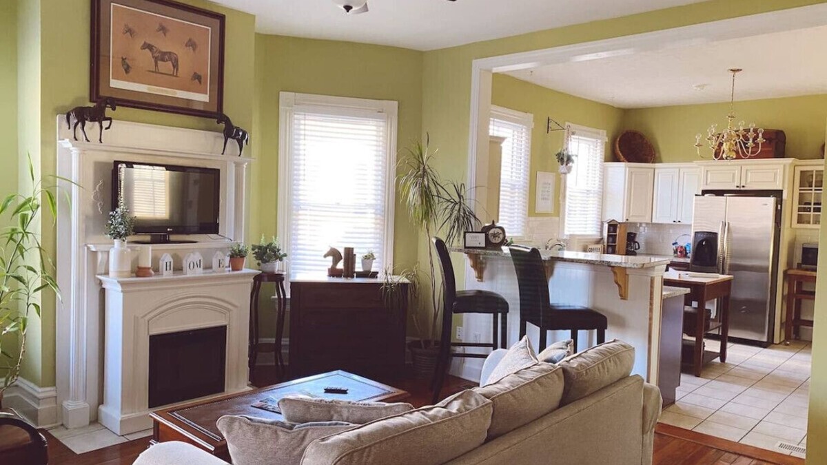 Lexington House | Kathy's Place -Horse park, Keeneland Racing, Bourbon Tours, UK Sports, Rupp Arena