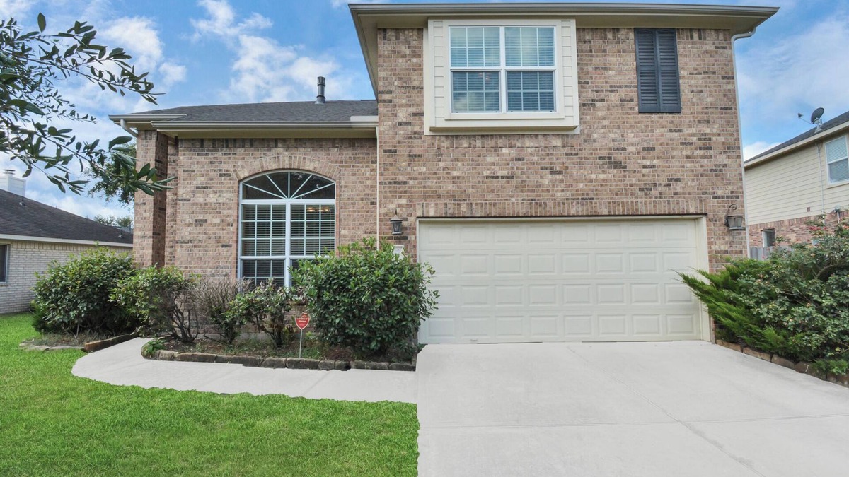 Falcon Point Villa | Katy Home Away 3BR 3.5BT Ensuite Near I-10 KatyMills Typhoon TX