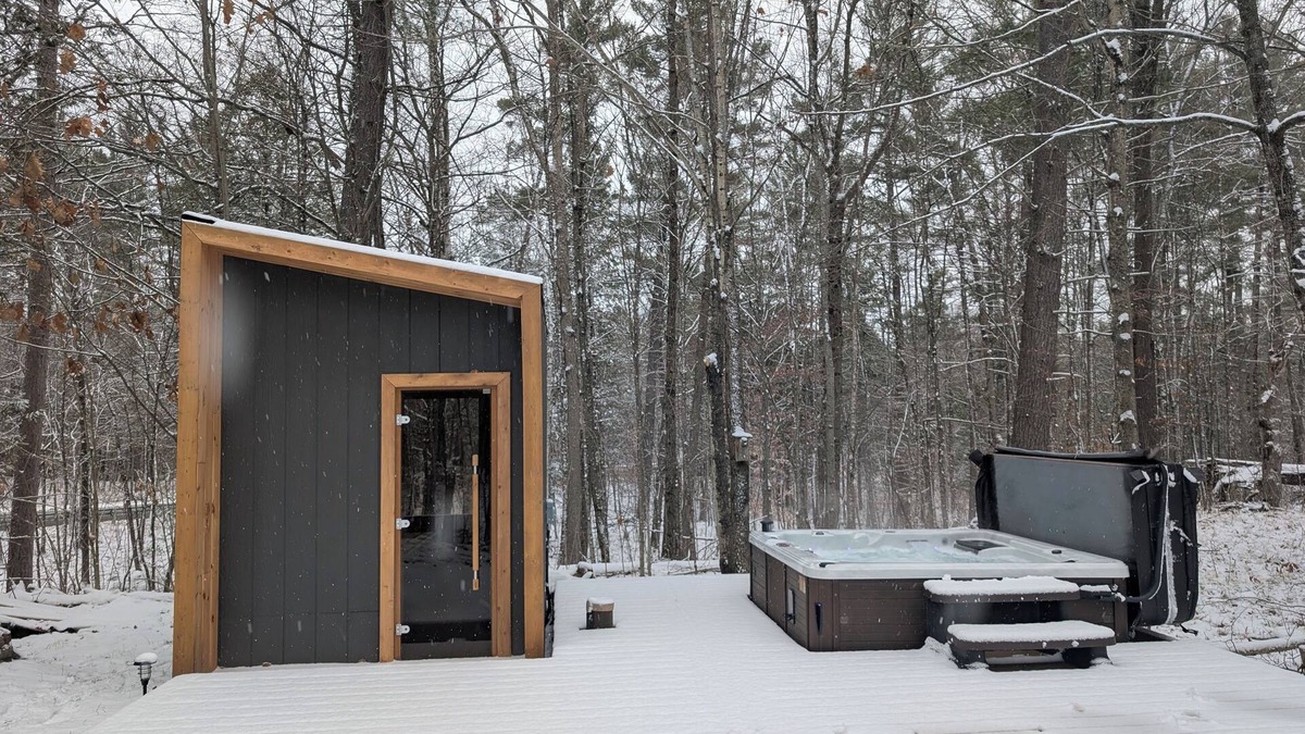 North Kawartha Cottage | Kawartha Forest Spa Cottage w/Hot Tub & Sauna