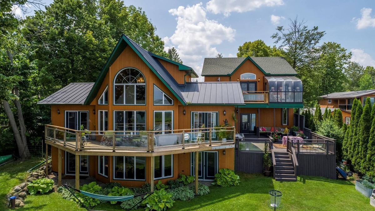 Lindsay Ski Chalet | Kawartha Lakes Waterfront Chalet
