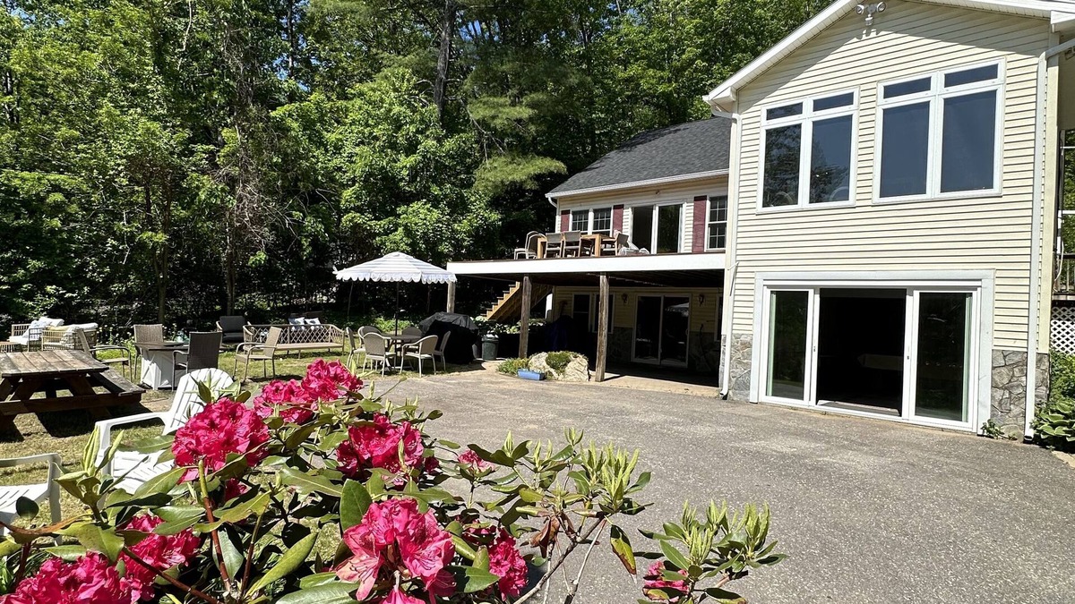 Meredith House | Kayak, walk or swim to Meredith town center
