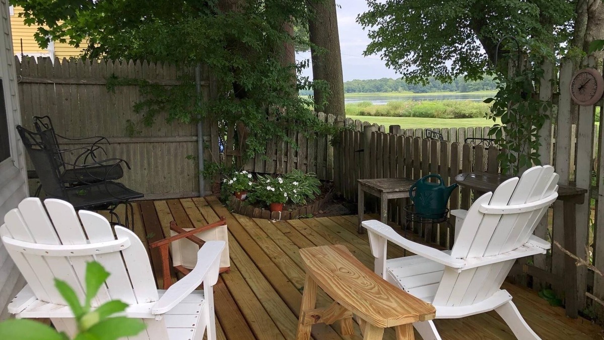 South Kingstown House | Kayakers Delight! Narrow River, SK- Cute, comfy 1BR: