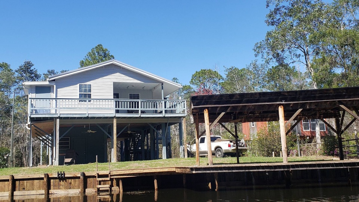 Milton House | Kayaking paradise! Bring your boat Has boat dock!