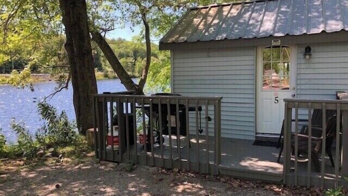 Algonquin Highlands Cottage | KAYAKS * CANOE * PADDLE BOARDS * WIFI * SATELLITE TV