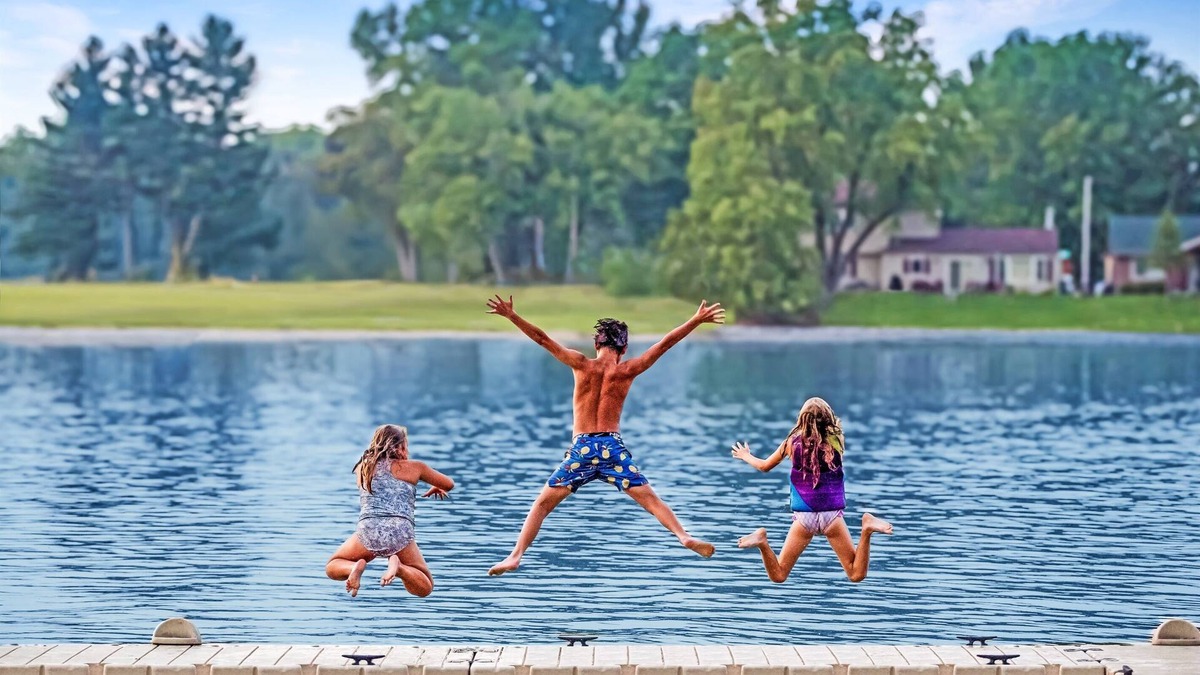 Newville House | Kayaks/Firepit/Games/Grill Your Dream Fall Vacay