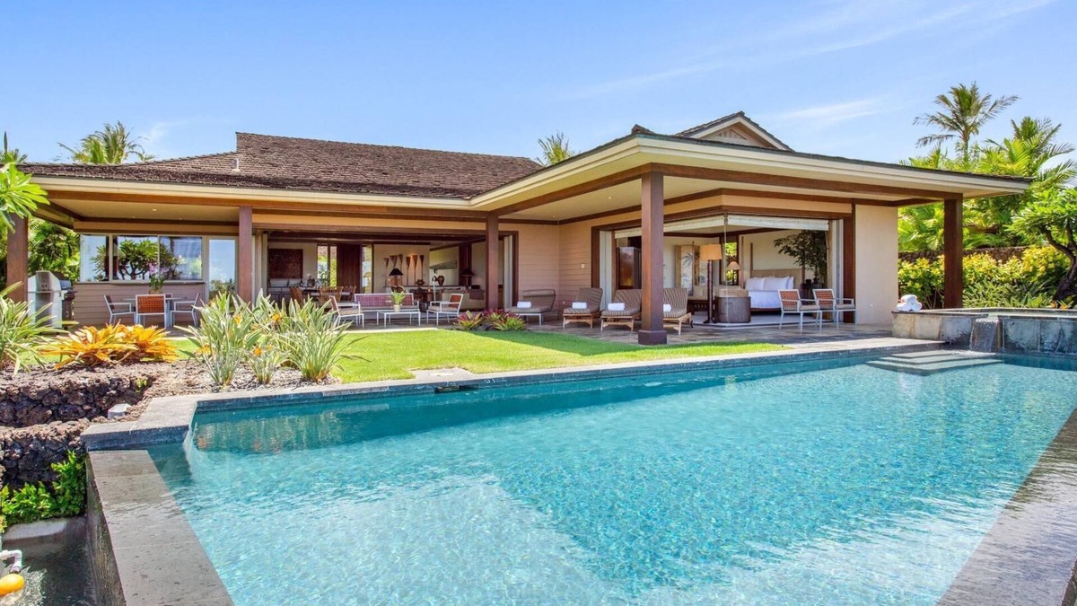 Kaupulehu House | Ke Alaula Hale 7 – Private & Secluded | Onsite Staff & Daily Housekeeping