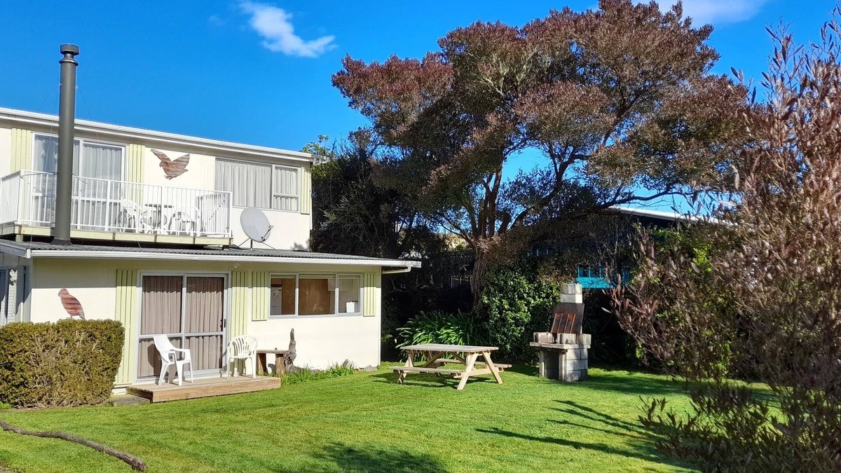Pohara Cottage | Kea View - Pohara Beach Holiday Home