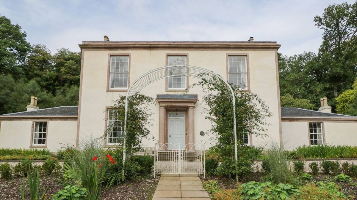Rothesay Cottage | KEAN'S COTTAGE, pet friendly in Rothesay, Isle Of Bute